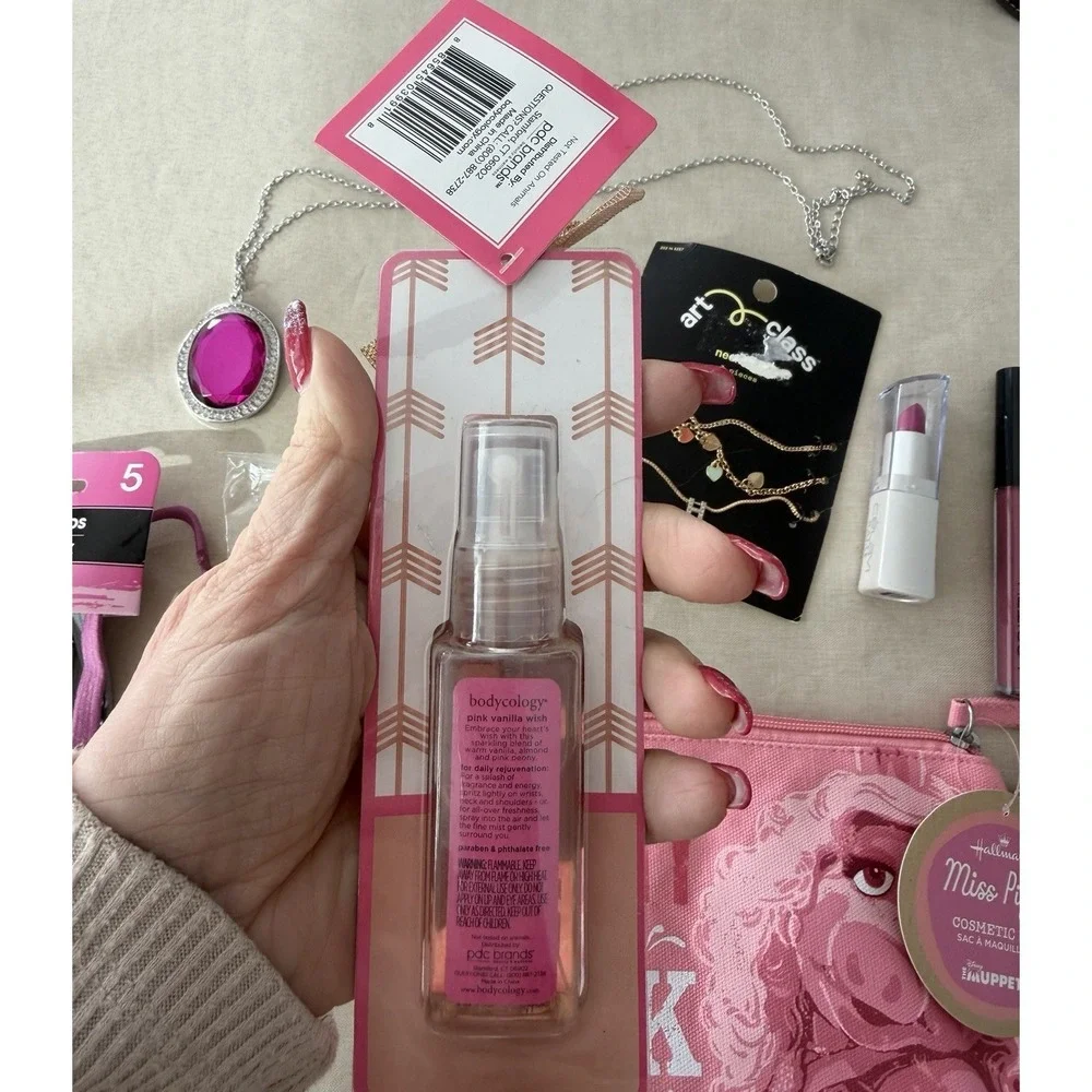 Miss‎ Piggy Makeup Bag Beauty Bundle Necklace Lipstick Pink Gift Set NWT